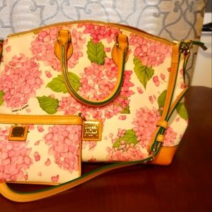Dooney & Bourke NEW purse and wristlet